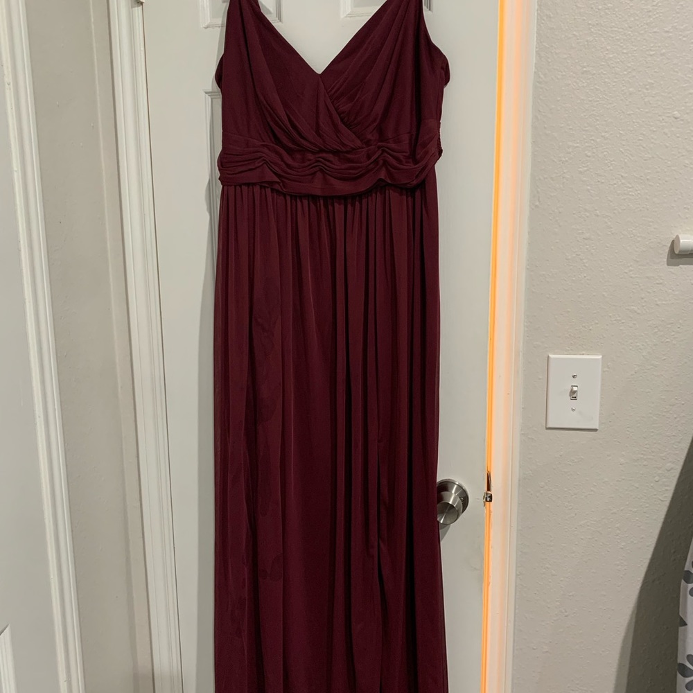 Maroon David’s Bridal bridesmaid dress. Size 16 tailored for 5’2”
